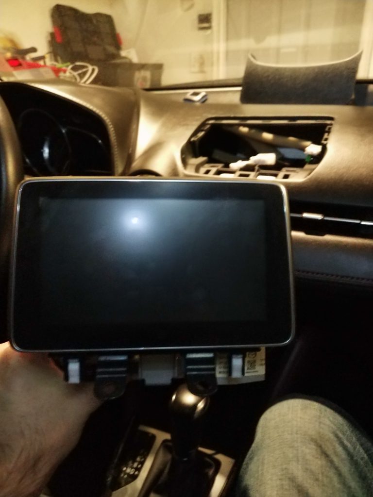 Installing Android Auto / Apple Carplay retrofit in Mazda CX3 Technicus