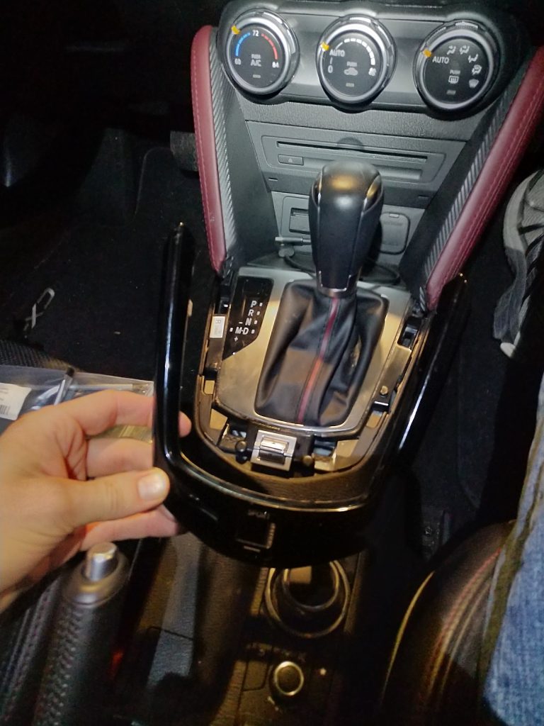 Installing Android Auto / Apple Carplay retrofit in Mazda CX3 Technicus