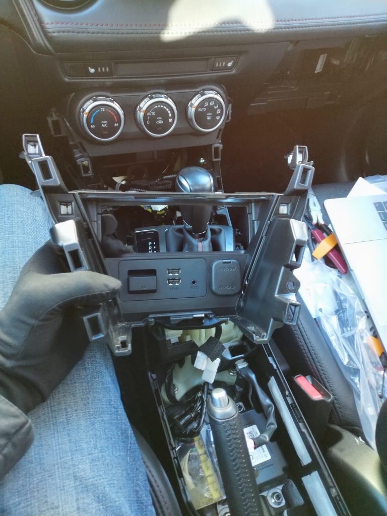 Installing Android Auto / Apple Carplay retrofit in Mazda CX3 Technicus